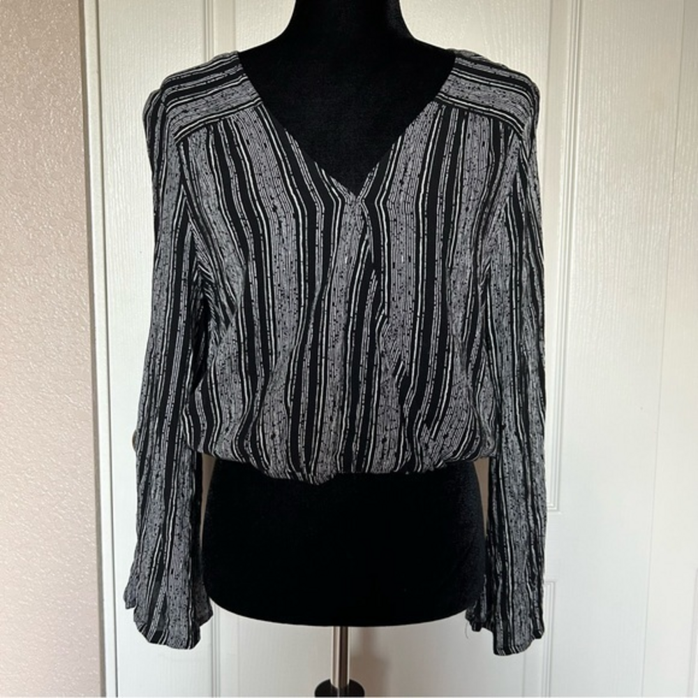 Joe B by Joe Benbasset‎ Black and White Crop Wrap Blouse Size Large